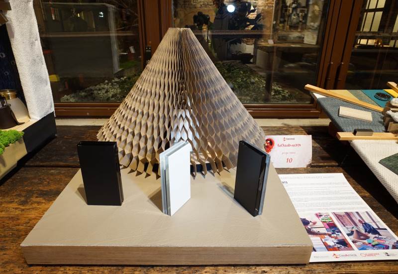 Living Divani @ ArChristmas 2024 per Fondazione Casa Amica