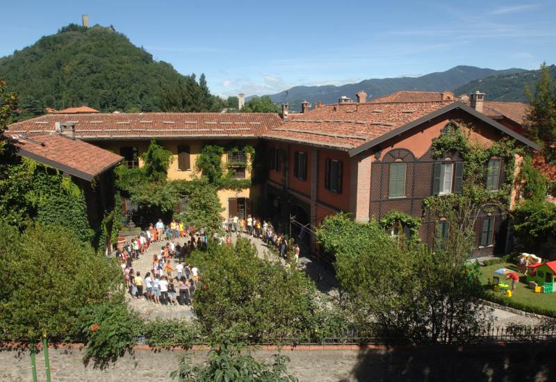 Cometa and Living Divani